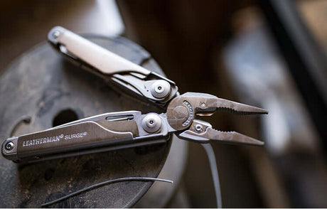 Translation missing: de.Leatherman Surge representing essential tools for repairs