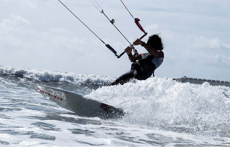Translation missing: de.A man kitesurfing