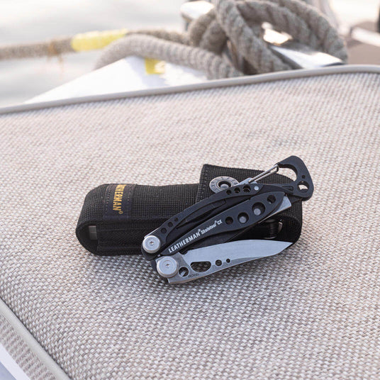 Translation missing: de.Leatherman Skeletool CX and a black nylon sheath on a boat chair