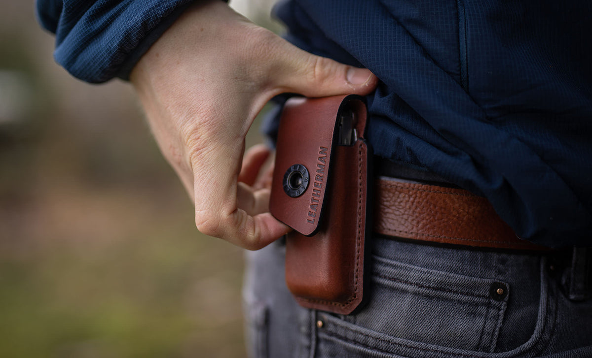 Translation missing: de.Ainsworth EDC sheath on a table