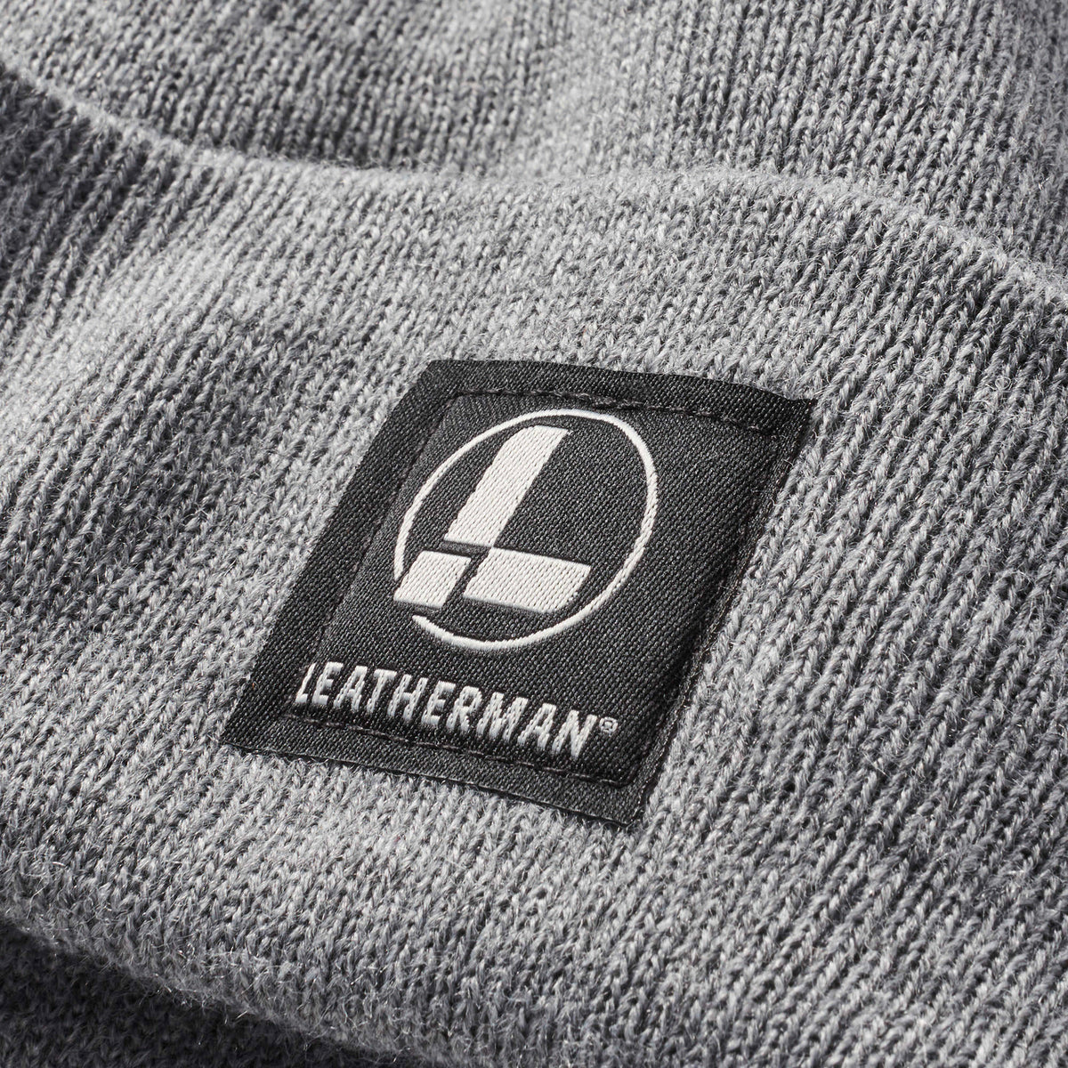 Translation missing: de.Closeup of sewn in leatherman logo on beanie