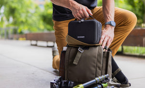 Translation missing: de.Man placing Leatherman® Adapt Kit in crossbody bag