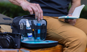 Translation missing: de.Man pulling pen from Leatherman® Adapt Kit to write on notepad