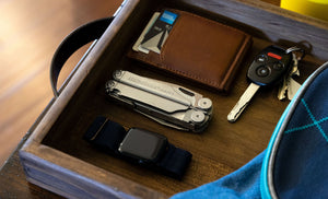 Translation missing: de.Stainless Steel Leatherman Wave® Plus multi-tool in a wooden vanity with wallet, keys, and smartwatch